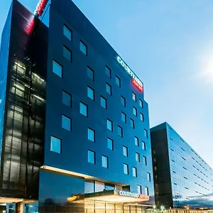 4* Otel Courtyard By Marriott Airport